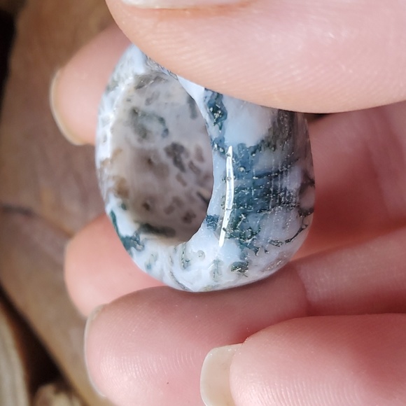 New Carved Faceted Natural Moss Agate Ring. - Picture 10 of 15